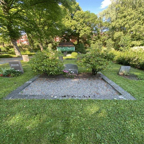 Grave number: 1 R    28-29