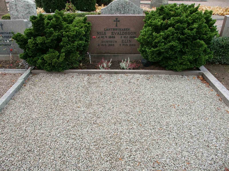 Grave number: NK E 089-090