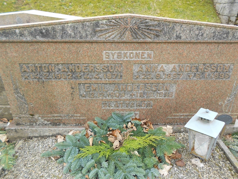 Grave number: NÅ M7    38, 39, 40