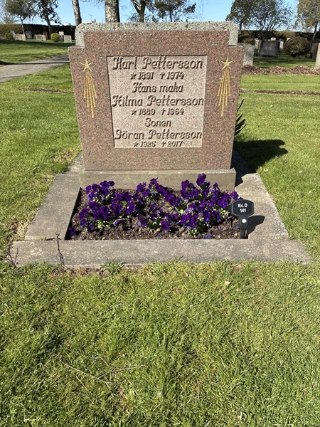 Grave number: 22 D   141