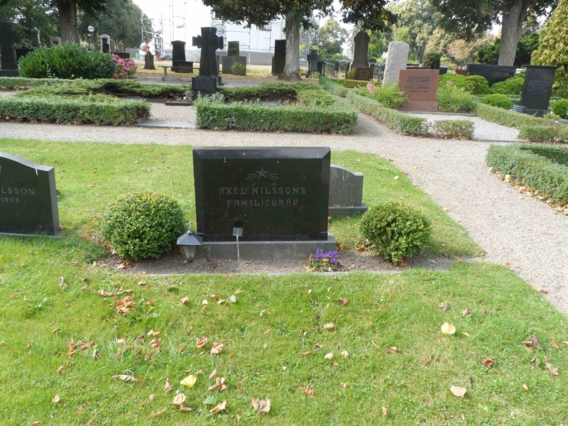 Grave number: SK H   169, 170
