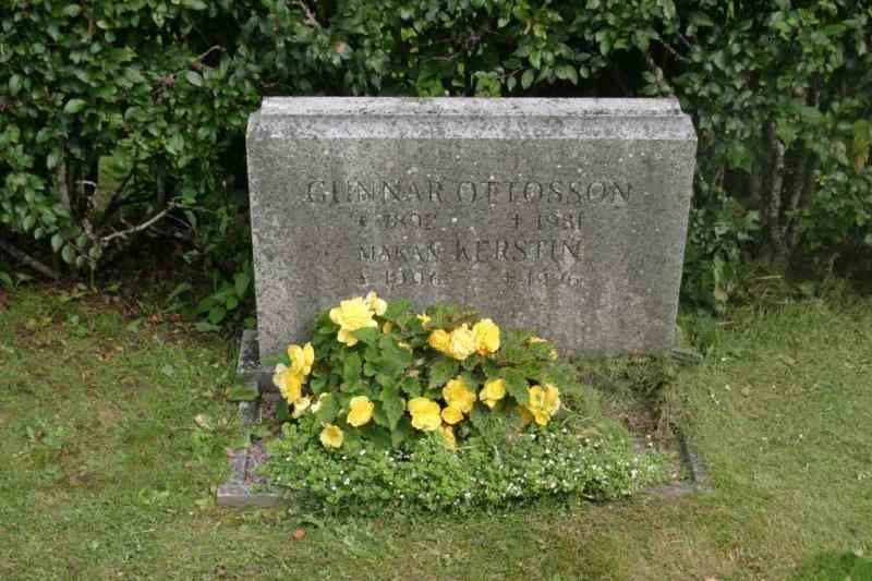 Grave number: 07 9   712-713