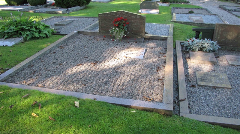 Grave number: HG TRAST   810, 811