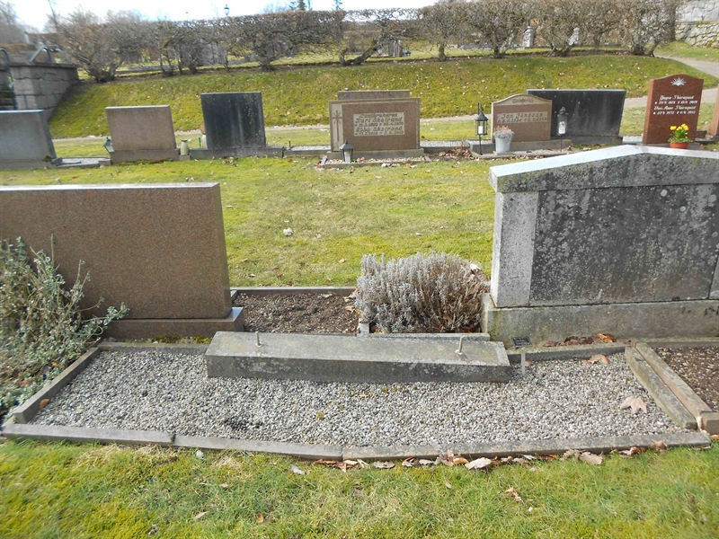 Grave number: NÅ M7    70, 71