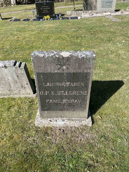 Grave number: Ä G E    33