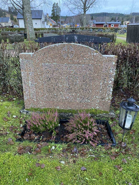 Gravnummer: 1 GaKy Kv17    32-33