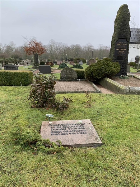 Grave number: SÖ B   116, 117, 118, 119