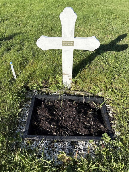 Grave number: 4 N NF   225