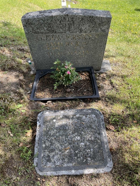 Grave number: KA F   546, 547