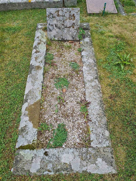 Grave number: F 02   349