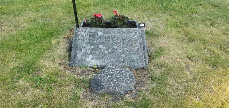 Grave number: 4 7     2