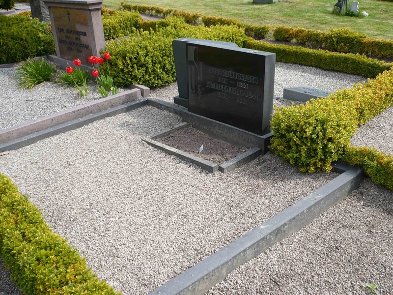 Grave number: 1 9    76