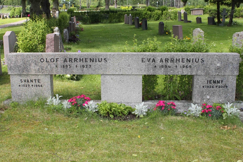 Grave number: GK HEBRO    11, 12