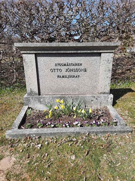 Grave number: VN E   216-218