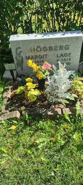 Grave number: M C   48, 49