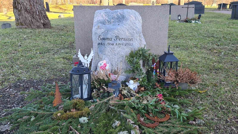 Grave number: M G 10 49-50