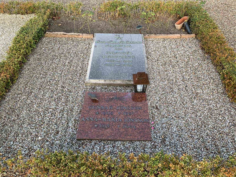 Grave number: NK D    52
