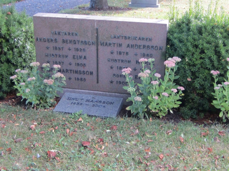 Grave number: 1 6    27
