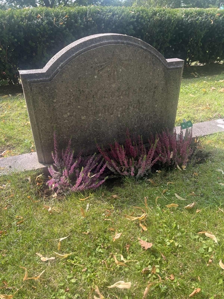 Grave number: 1 1 B    23