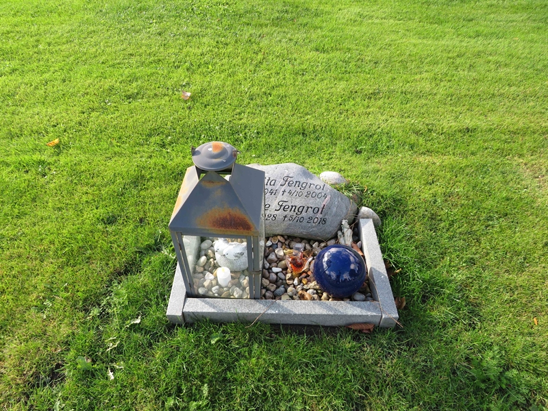 Grave number: 1 10   69