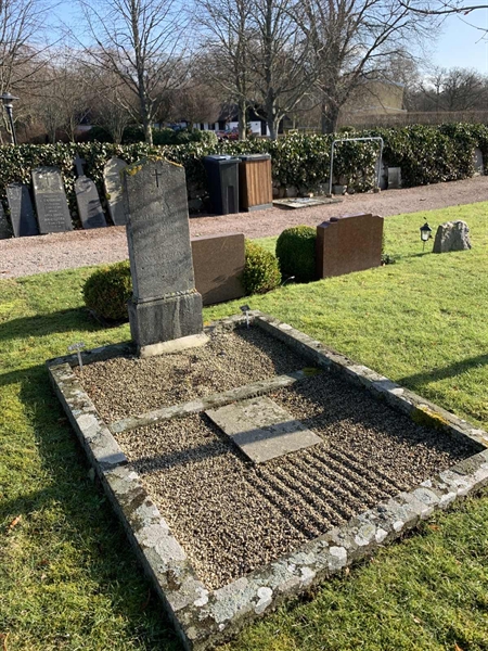 Grave number: SÖ A    38, 39