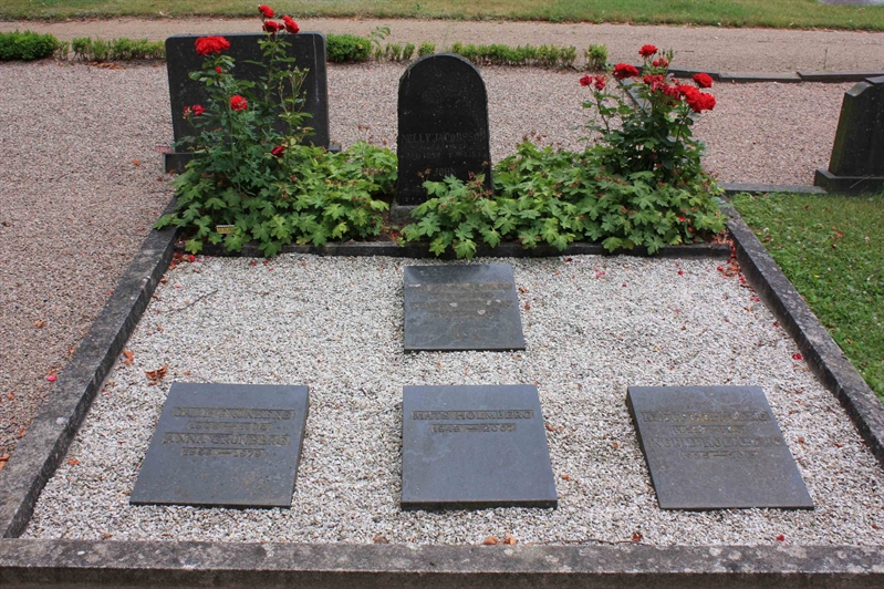 Grave number: Ö 03i    82, 83