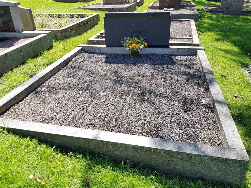 Grave number: 06 61046