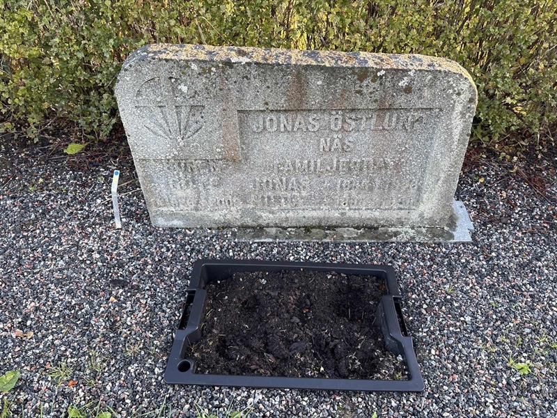 Grave number: 4 N NB    27-28