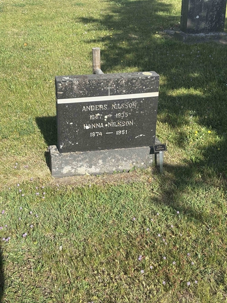Grave number: EG D     7