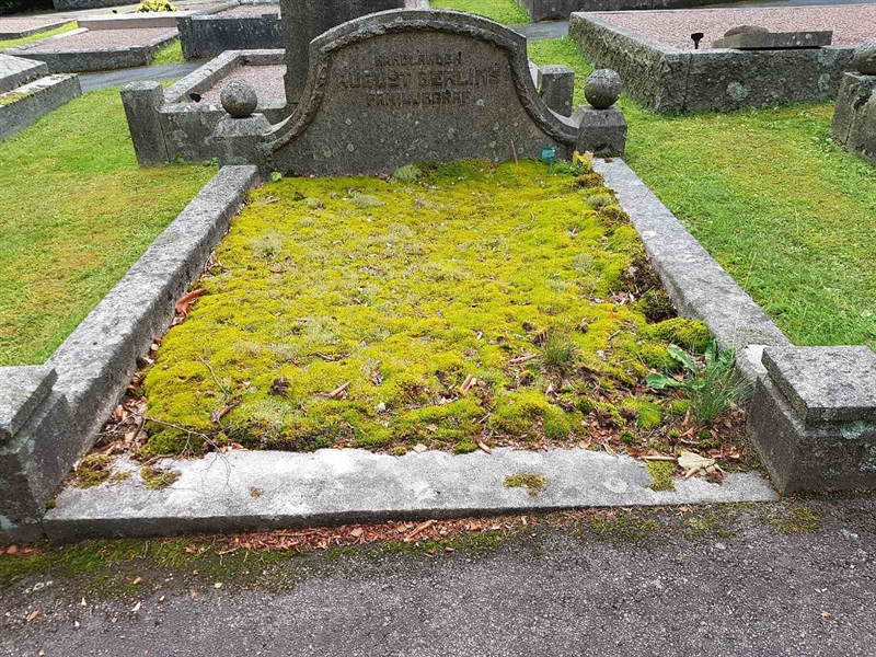 Grave number: 01  1004