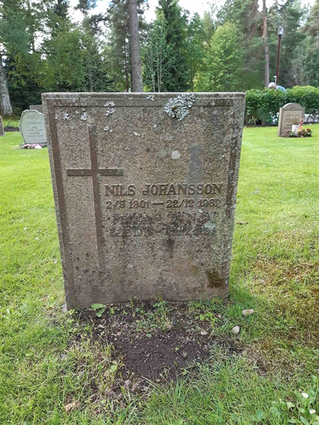 Grave number: S 28C D    11-12