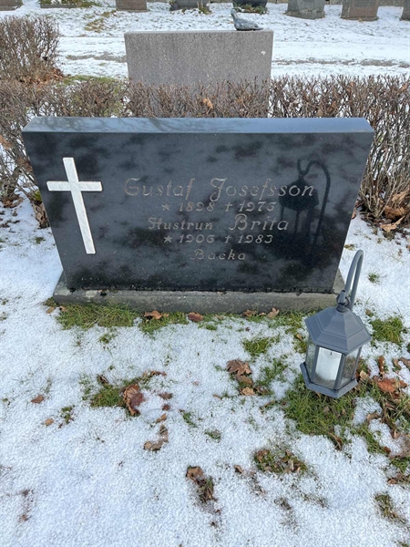 Grave number: Lax mell Kv4 136+137