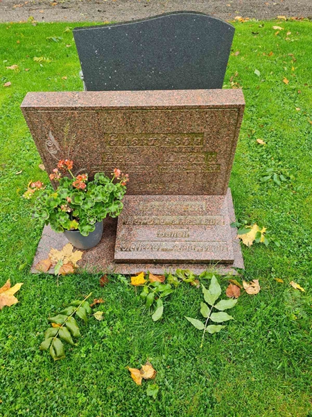 Grave number: K1 16   441, 442