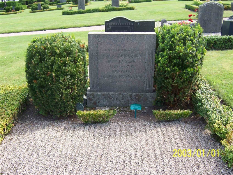 Grave number: 1 2 C    33