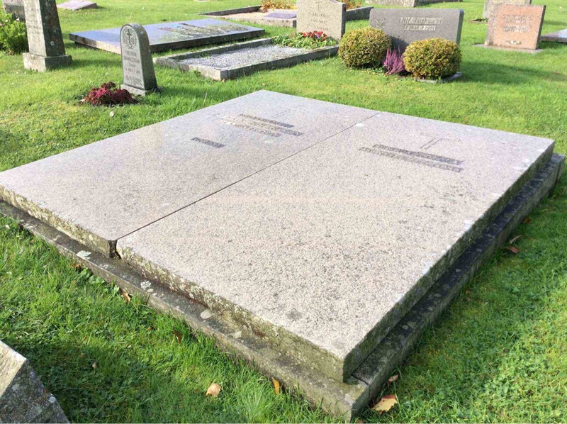 Grave number: KG 09   432, 433