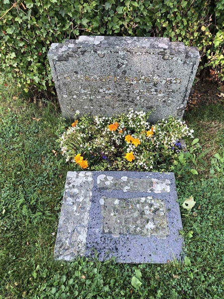 Grave number: 3 D    37