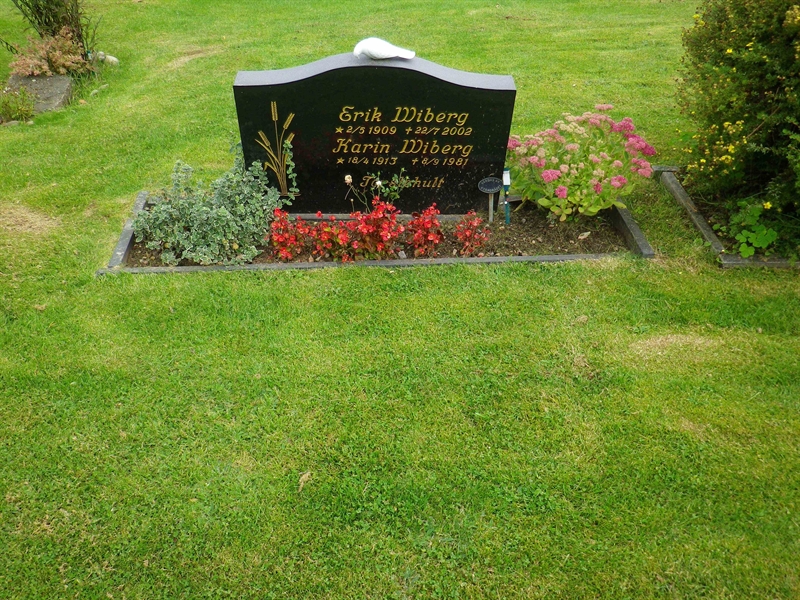 Grave number: VI K   231, 232