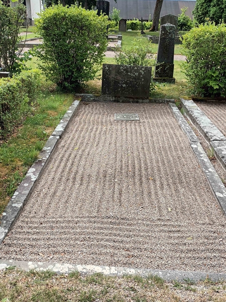 Grave number: SÖ 05   180
