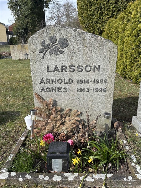 Grave number: LI 18