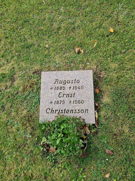 Grave number: F 04   125, 126