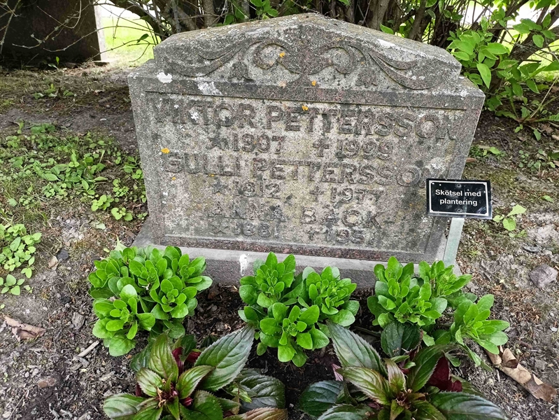 Gravnummer: 1 Ö 31   121V