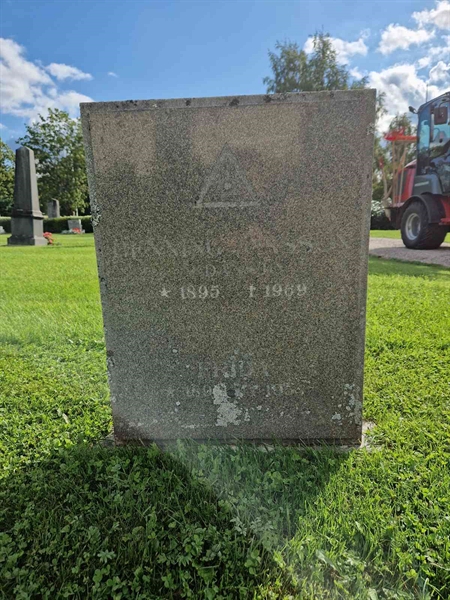 Grave number: 1 02    95