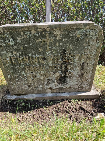 Grave number: 501 09 1287-1289