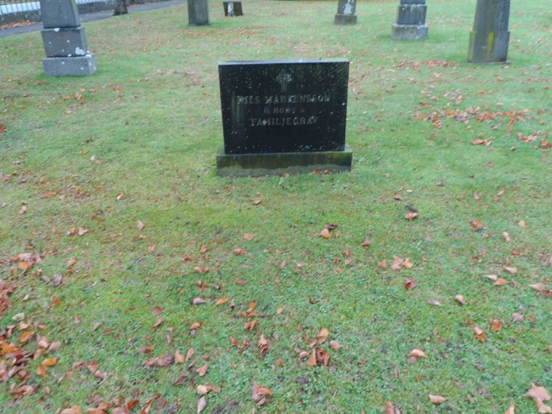 Grave number: 2 01   557