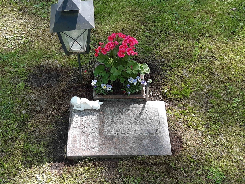 Grave number: KA 15   163