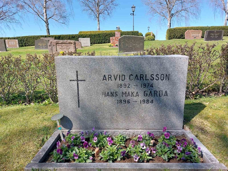 Grave number: HV 34   31, 32