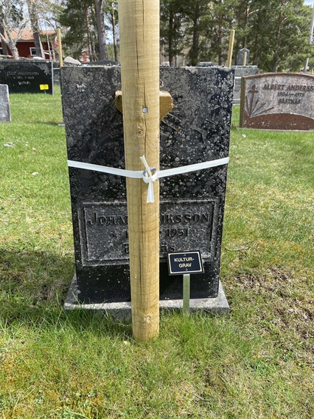 Grave number: 10 Ös 04    31