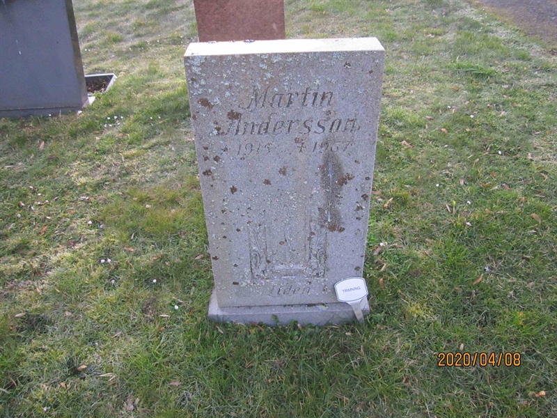 Grave number: 02 I   11