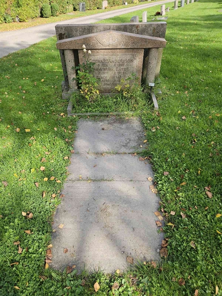 Grave number: Fr 7   973-975