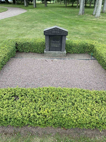 Grave number: EK F 1     3